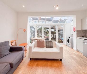 5 bedroom terraced house to rent - Photo 4