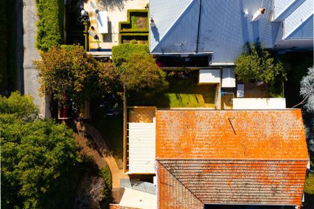 Modern Comfort & Easy-Care Living in a Prime Claremont Location - 6 Month Lease only - Photo 3