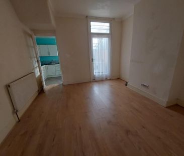 4 bedroom terraced house to rent - Photo 1