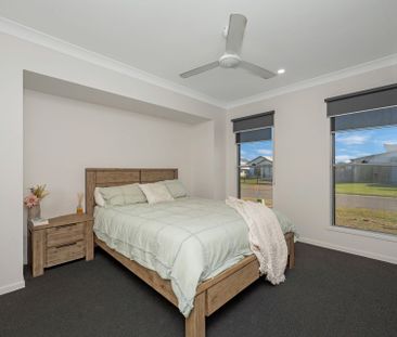 27 Eloise Street, Mount Low. - Photo 4