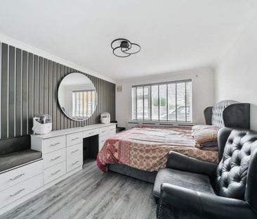 2 bedroom Flat To Let - Photo 1