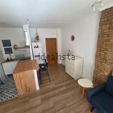 Alquiler de piso en Calle de la Reina Na Maria, 1 - Photo 1