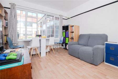 Berkley Court, London Road, Twickenham, Middlesex, TW1 - Photo 3