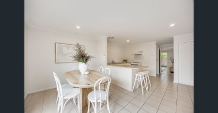 3-Bedroom Townhouse Living with a Balcony View & Private Courtyard - Photo 5