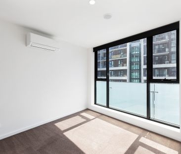 10th floor living in the heart of Gungahlin - Photo 3