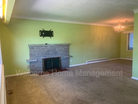 $2,095 / 3 br / 1 ba / Bright 3-Bedroom Upper Unit in St. Catharines - Photo 5