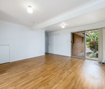 SPACIOUS TOWNHOUSE IN THE HEART OF SOUTHPORT - Photo 2