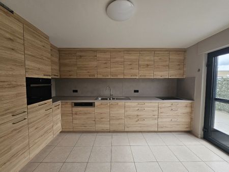 Gelijkvloers appartement met 2 slpks en terras in Alken - Photo 4