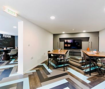 Bright double ensuite bedroom close to the Weston Park Museum - Photo 4