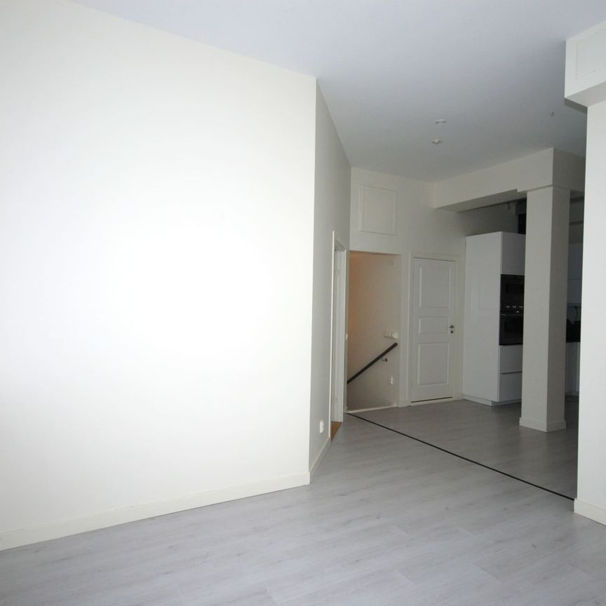 Centrum: Unik modern sexa i två plan - Photo 1