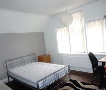 5 bedroom detached house to rent - Photo 2