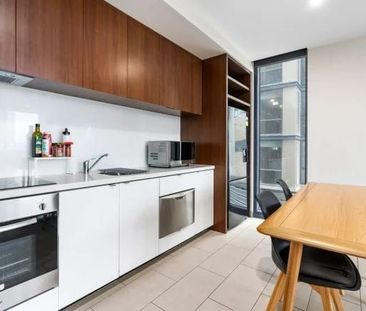 Spacious 2 bedroom – FULLY FURNISHED! - Photo 6