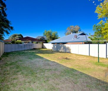 Big Living Area, Big Bedrooms, Big Backyard!!! - Photo 4