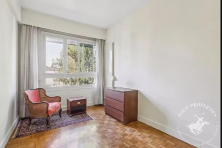 Etage élevé avec balcon- Neuilly-sur-Seine 92200 - Photo 2