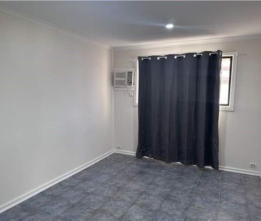Large Family Home! - Photo 6