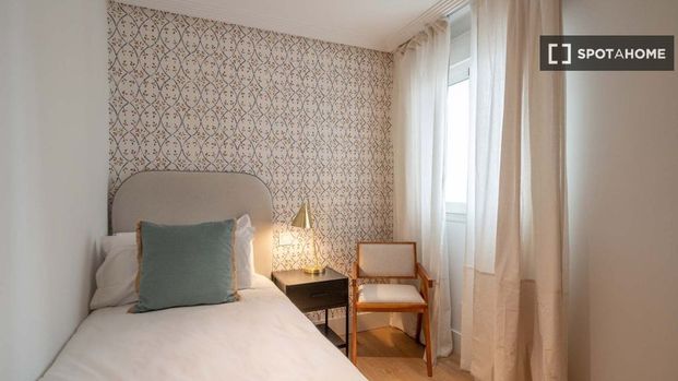 2 room luxury Apartment for rent in Madrid, Spain - Photo 1