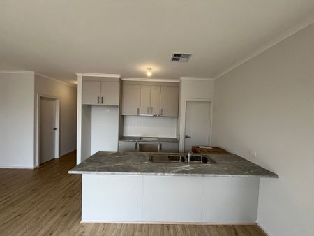 Stunning Brand New Family Home - Photo 5
