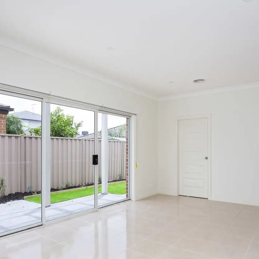 “Townhouse in Perfect Location!” - Photo 1