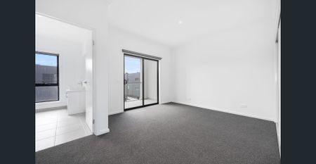 LAVISH ON LIMESTONE DRIVE - Photo 2