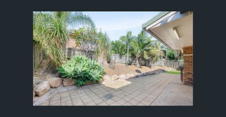 Spacious 2 Bedroom Duplex in Prime Location! - Photo 5