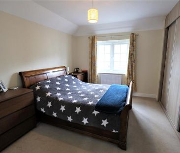 4 bedroom detached house to rent - Photo 2