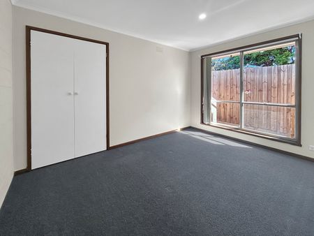 2 Bedroom Unit Walking Distance to Pakington Street - Photo 2