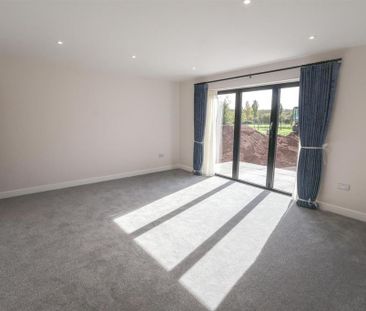 4 bedroom detached house to rent - Photo 3