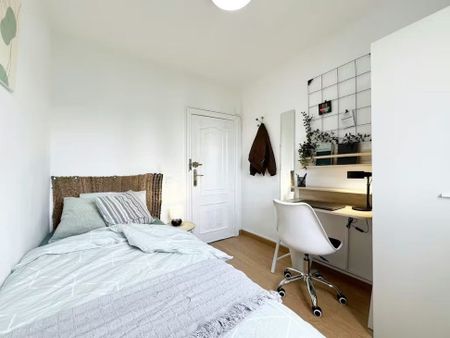 Calle de Ayllón, Madrid, Community of Madrid 28024 - Photo 5