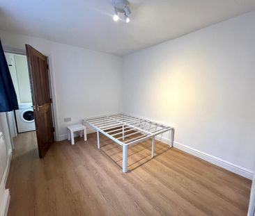 Court Road, Cardiff, Grangetown - Photo 1