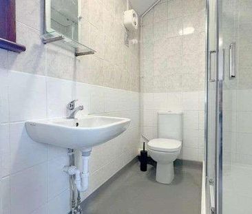 Conway Road, London, SE18 - Photo 3