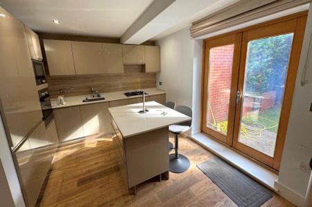 Pyrford Road, West Byfleet, Surrey, KT14 - Photo 2