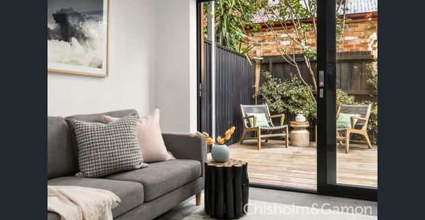 A Sunny Slice of Courtyard Seclusion - Photo 1