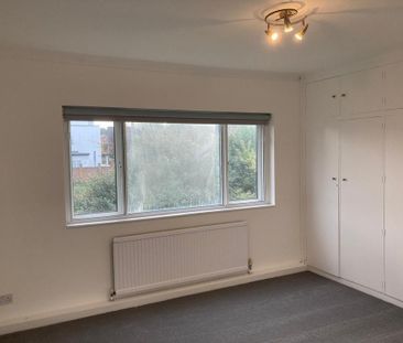 3 bedroom flat to rent - Photo 2