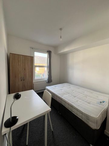 6 bedroom semi-detached house to rent - Photo 4