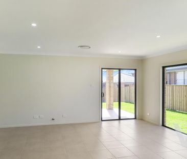 72 Sandpiper Circuit, Aberglasslyn NSW 2320 - House For Rent | Domain - Photo 1