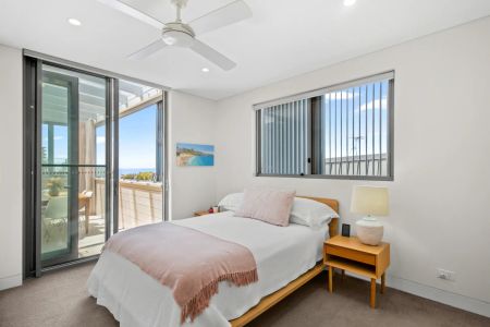 Penthouse Apartment with Superb Entertainer's Terrace & Spectacular Ocean Views - Photo 3