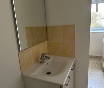 Location Appartement 3 pièces 72m² JOIGNY 89300 - Photo 2