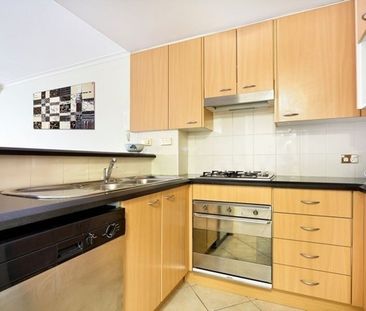 Oversized One Bedroom Apartment with Parking - Unfurnished - Photo 3