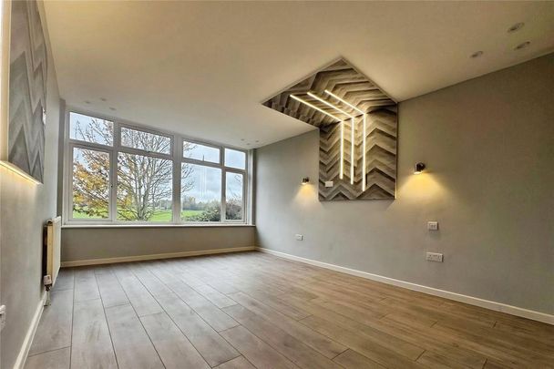 4 bedroom end of terrace house to rent - Photo 1