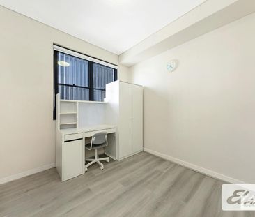 North Facing Modern Apartment - Photo 4