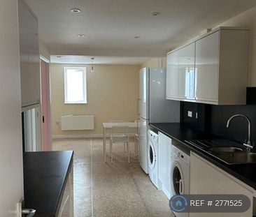 1 bedroom in a flat share to rent - Photo 6