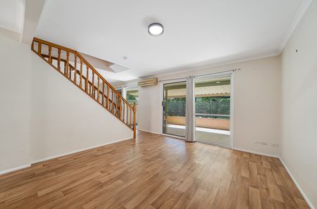 16/5 Rowe Close, Wishart QLD 4122 - Townhouse For Rent | Domain - Photo 2