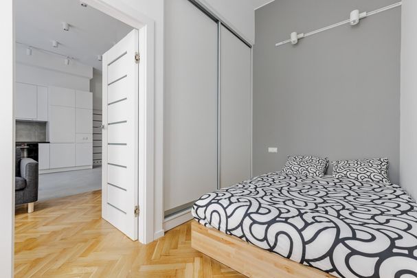 Klasyczny apartament w przedwojennej kamienicy - Zdjęcie 1