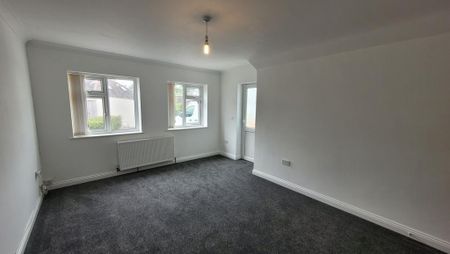 4 bedroom semi-detached house to rent - Photo 2