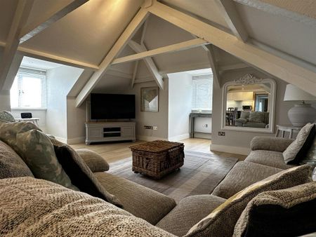 2 bedroom penthouse to rent - Photo 4