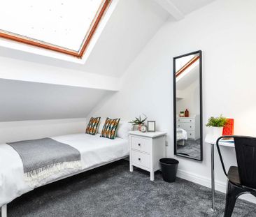 4 bedroom flat to rent - Photo 1