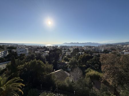 En location à Cannes : appartement VUE MER PANORAMIQUE - Photo 3