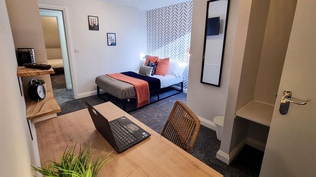 1 bedroom in a house share to rent - Photo 1