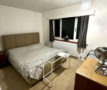 Cove Road, Farnborough, GU14 - Photo 6