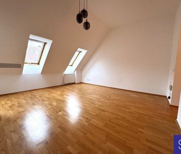 Provisionsfrei: Schöne 57m² DG-Wohnung mit Einbauküche und Lift - 1... - Photo 5